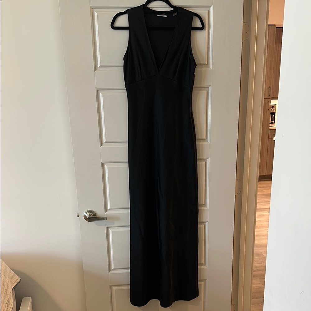 Donna Karan Black Sleeveless V-Neck Sheath Maxi Dress